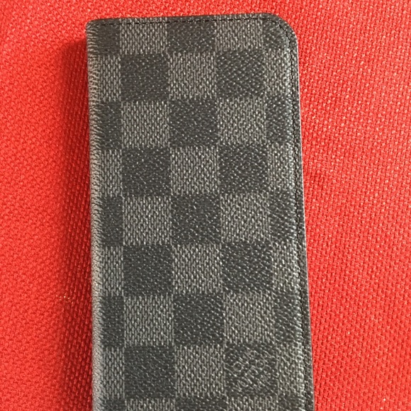 Louis Vuitton iPhone Folio (7/8) - Picture 2 of 6
